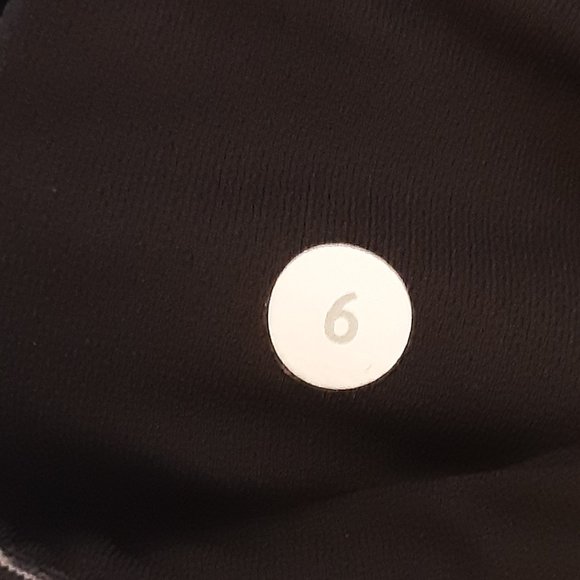 lululemon Leggings Size 6, Cropped, Pockets, Black and Grey, - Picture 13 of 13